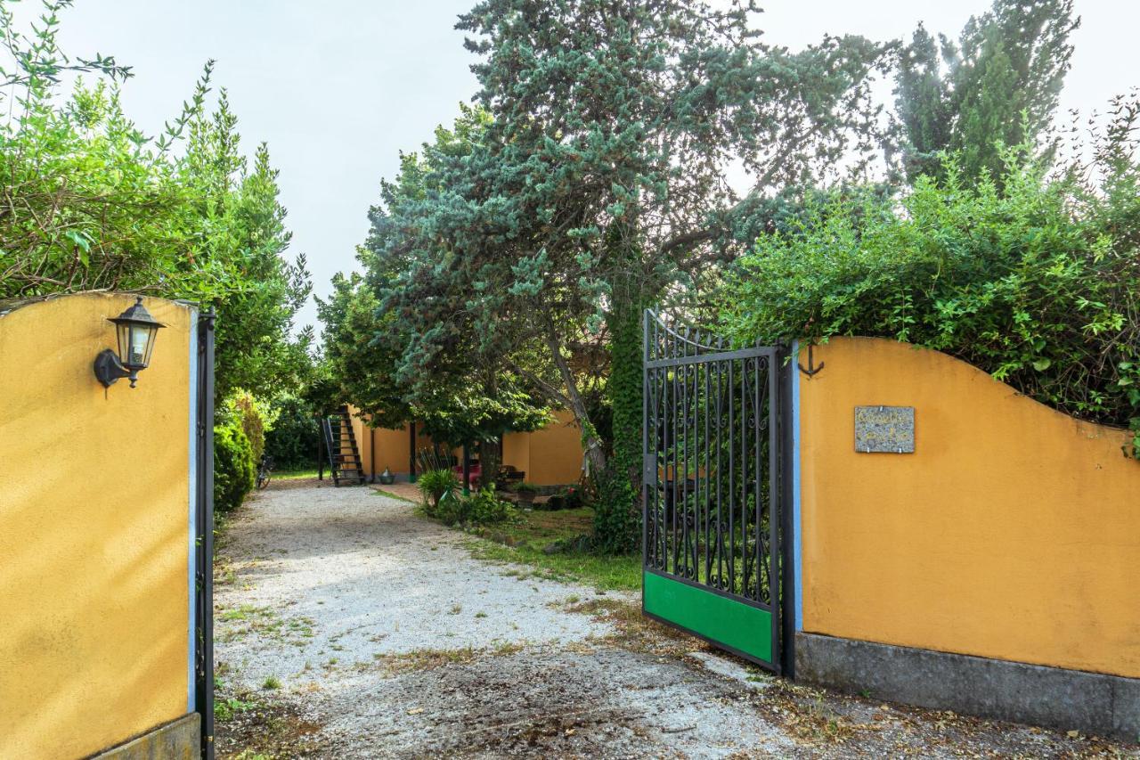הוילה Campoleone Country House Tra Lago E Mare A Sud Di Roma מראה חיצוני תמונה